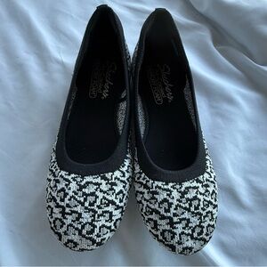 Skechers 7.5 Cleo Black & White Flats Comfortable Slip-On Loafers Leopard Animal